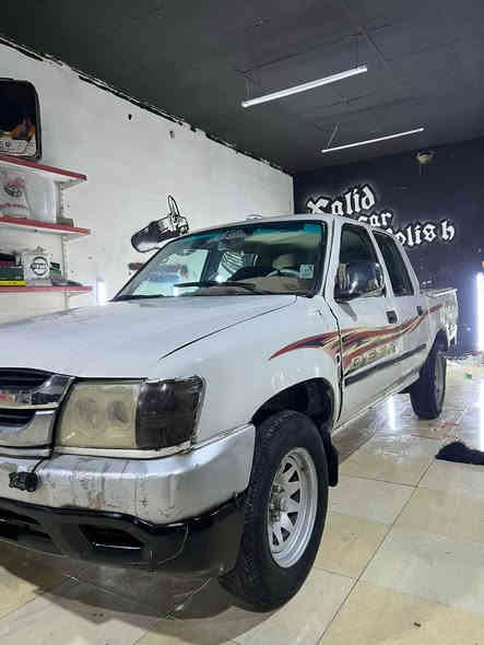 بيكاب دير ٢٠٠٧ 
مةنةفيست ئةسلي لةكةلة 
ناو سور 
مةكينة كابريتة 
گير و مةكينة و ئةكسلي بة شةرت 
تةقة و رةقةي بة شةرت 
جوار تاية ويلي لؤكي بة شةرت 
دينار مةسروفي نية كامل جوانكاري و مةسروف كراوة 
موس و براوةي نية 
پيش و پشتي كةپسة 
شوين كؤية 
نرخي ٢٧ و مةجال 
***********
*********** كويسينجاك
