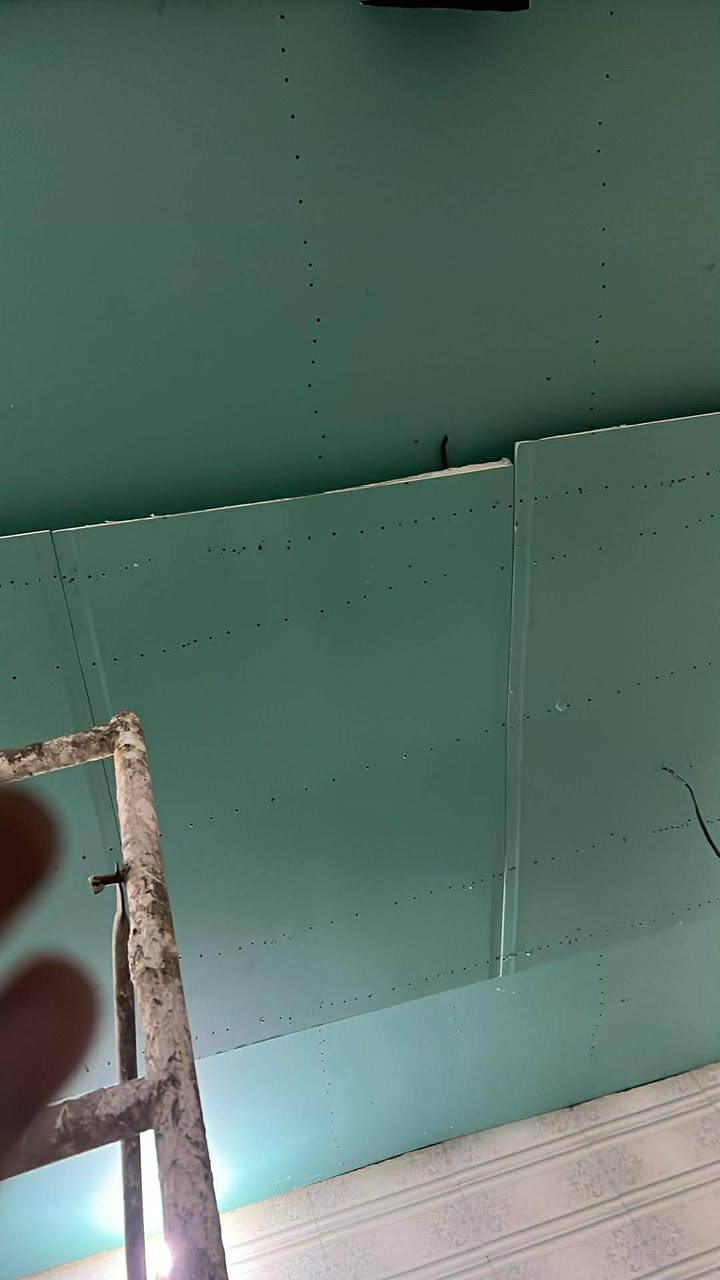 كافة أعمال الصبغ والديكورات بأسعار مناسبه ***********
