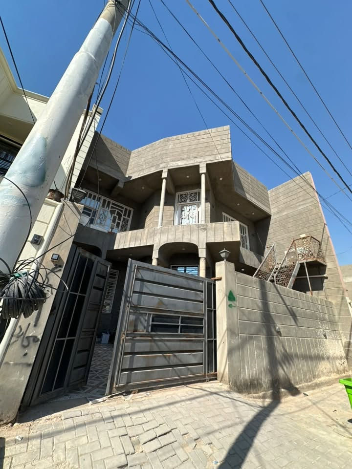 بيت طابو ع الشارع العام حي الجامعه مساحه  ٢٠٠ متر طابقين 
للتواصل مع اصحاب العقار 
***********
