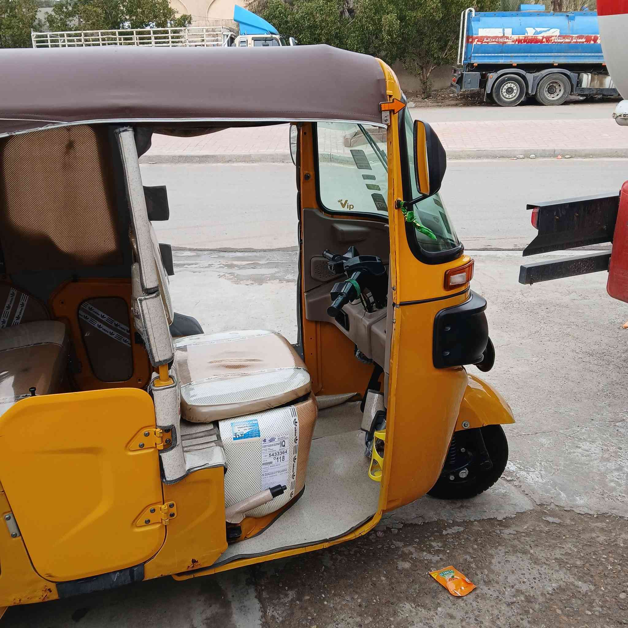 السلام عليكم عندي تكتك للبيع مديل ١٢  باجاج الون اصفر مكاني الشعب الجزائر قرب جامع السعر ٩ وبيهه مجال للشراي  الدراجه ابلاديه علا وضع الشركه ***********
