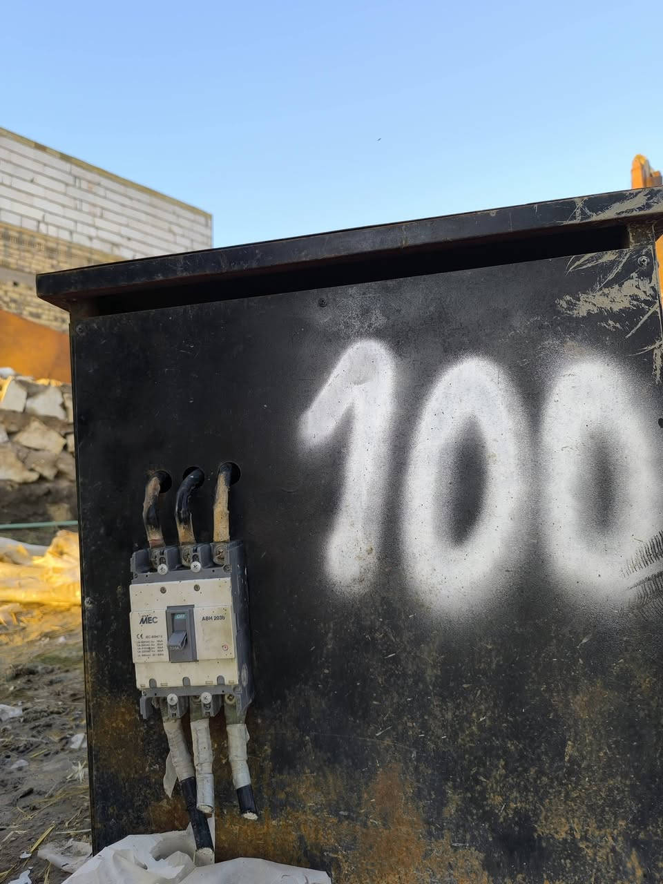 السلام عليكم رافع قدره للبيع مال سامره حجم ١٠٠ استخدام شهر واحد جديد بمعنى الكلمه مكانه النجف ***********
