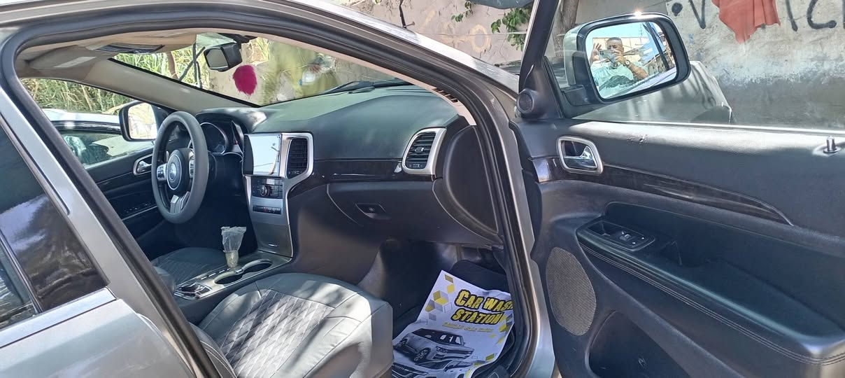 السلام عليكم جيب للبيع شيروكي بغداد فول حادثها شبر بالجاملغ الأمامي فقط السعر ١٥٠ ورقه للاستفسار *********** واتساب ***********

