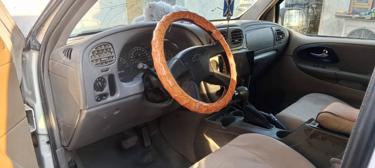 اسلام عليكم..  السعر /50/ ورقه. 
بلايزر 2005 مال مزاد وزارة الداخلية بيهه كتاب من الدوله 
السياره خير من الله.. مكان السياره.. بصره الزبير.. 
.. الهاتف.. ***********.....  .. وبيهه مجال حك الجيه..
