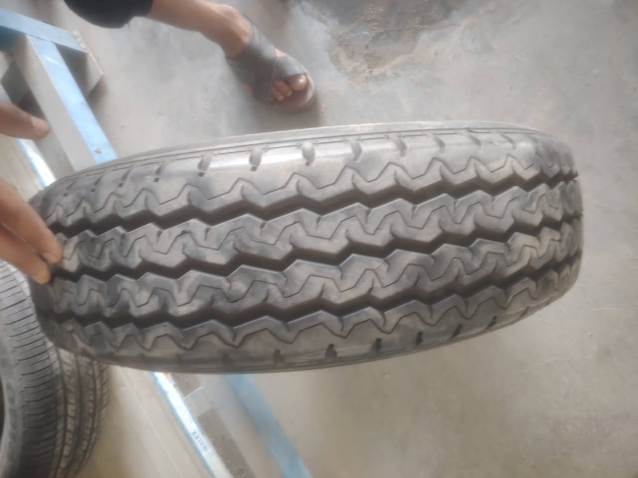 نيسان بيك اب  التخم شركه دلوب 140
هايلوكس بأنواعه  حجري و دلوب من 200 ال 300
لاندكروز
كافه انواع السيارات
العنوان شارع المعمل من جهت مفرك
 ال عيس مجاور جامع الشبلاوي
*********** ابو شمس العيساوي
