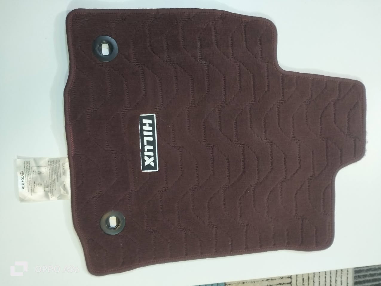 السلام عليكم عندي دوسات مال هايلوكس جديد ما مستخدم بلادي اصلي شركة تويوتا السعر 250 دولار للاستفسار ***********
