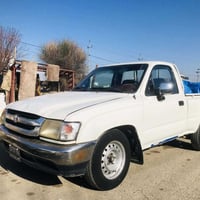 هايلوكس • ٢٠٠٤ • داخل احمر