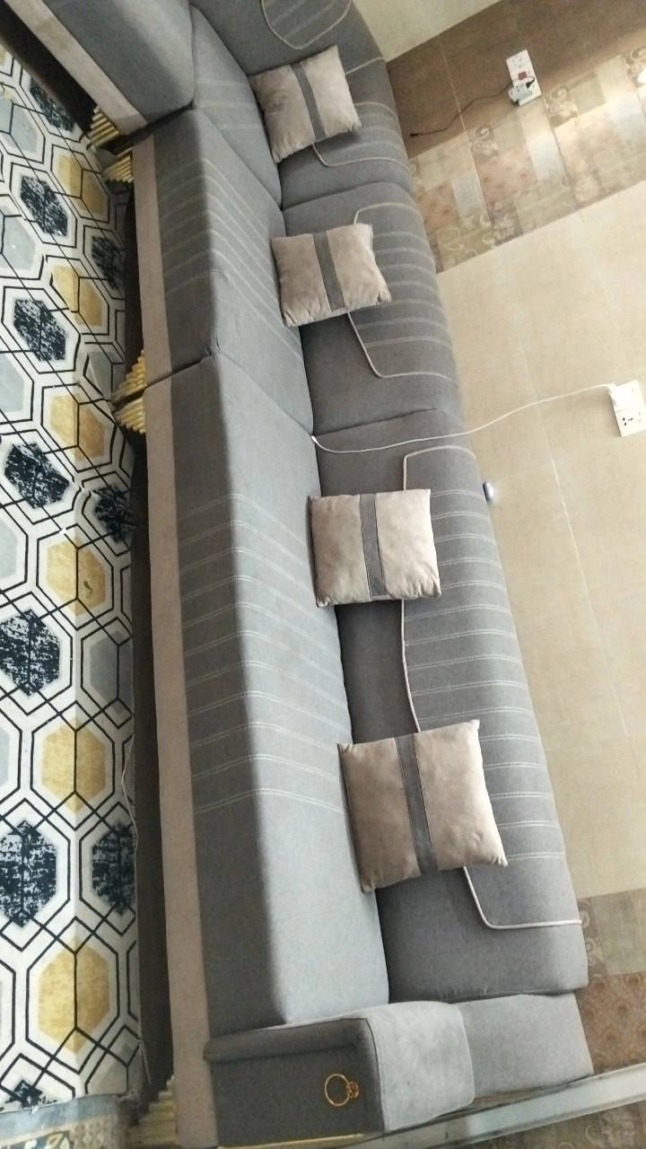 السلام عليكم ديوان للبيع نظيف امانه وجديد ممستخدم هواية للاستفسار ***********
