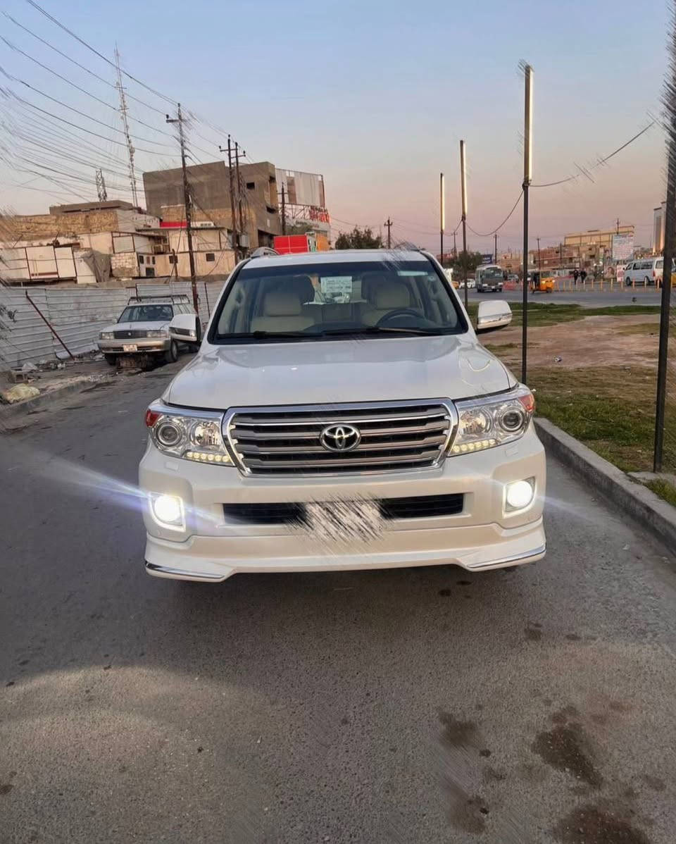 ﷽
لاندكروز ( 2013 ) فكساره VX.R

مواصفات :- فكساره - 8 سلندر - محرك 4600
كشنات كهرباء - كشنات تدفئه وتبريد - 4 بصمات
ماشيه (85) الف حقيقي
السياره جديده ومكفوله من كل شي 
مرقمه ( اربيل )
مكان السياره ( بغداد  )

***********
