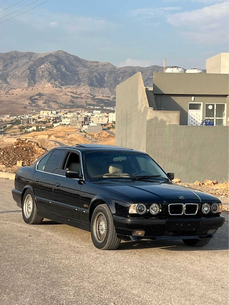 سلام عليكم 
لييع bmw 
525Ai
مسكر
موديل٩١
كير اوتوماتيك
سلايت فتحه
كشنات جلد
لون اسود 
صبغ جديد 
طخم و تايرات جديد
حداديه جديد
رقم اربيل
٨٥٠$  ٨ورقه و نص غرامه بيها بعد معمله نزل. سعر
سعر ٥٥ بيها مجال
 تحويل +وكاله ب شرط
***********
***********
واتس اب موجود أربيل, العراق
