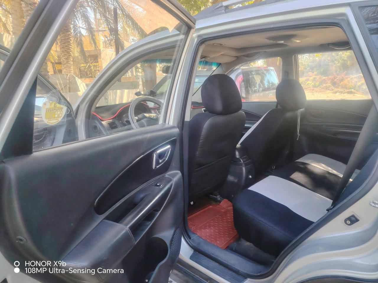 توسان موديل ٢٠٠٩ مكينه ٢٠٠ حداديه جديده تبريد شغال تخم تاير جديد سنويه ٢٩ هسه جديده السياره باسمي السياره جاهزه من كل شي السياره للمراوس فقط رقم الهاتف ***********
