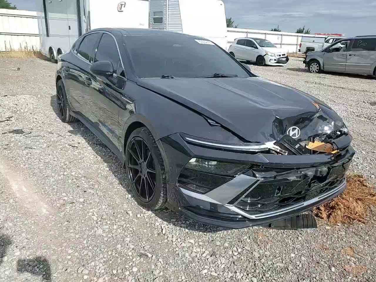 هونداي سوناتا 24

السياره فول مواصفات داخل بيجي
تدفئة كشنات
بانوراما 
وبعد بيه هواي مواصفات 
محرك 2500 
رقم ميسان شهداء 
حادث فقط بنيد
السعر 190 ورقه $
مكان السيارة ميسان 
الهاتف ***********
