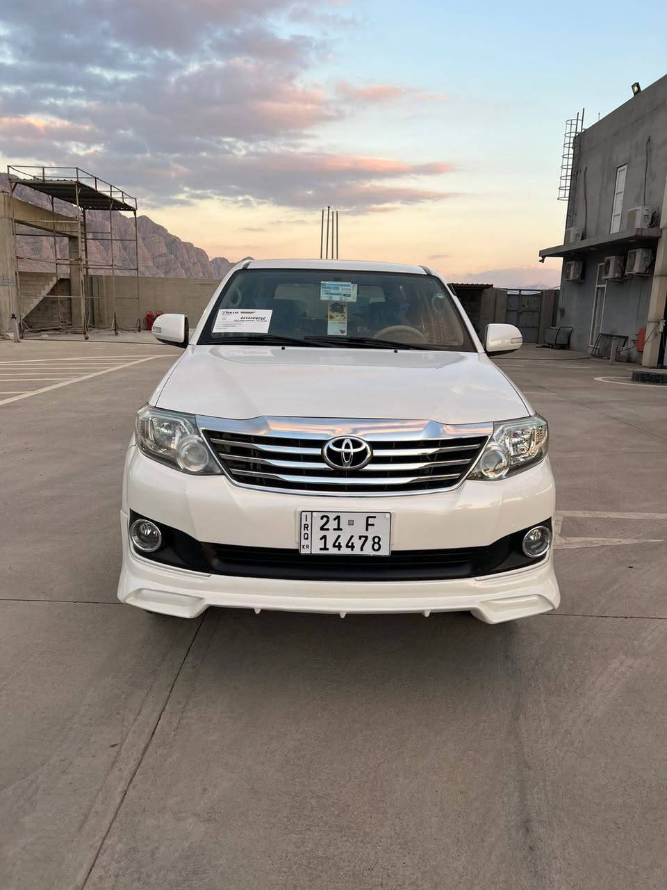 تۆیۆتا فۆڕچێنەڕ 2013 سەفاری 
بێ بۆیاخ بێ سارد چاڵ و شوخت بەشەرت دەعامی بۆ دەعامی بەشەرت 
سەنەوی تا2031 تازەیە بەناوی خۆمەیەوەیە سەیارەکە یەک دەستە لە سفریەوە لای خۆمە گێڕومەکینە بەشەرت نەکراوەتەوە سەوت و دوکەڵ بوخار بەشەرت چوار تایەی بیلادی شەریکەی لەژێرە کامڵ پۆڵیش و عەمام کراوە شێرڤس عامی بۆکراوە 
سەیارەکە یەک دینار مەسروفی تێدانیە چرکە و سەد دۆلار ببڕە.
کورەک/***********
ئاسیا/*********** رانية, السليمانية
