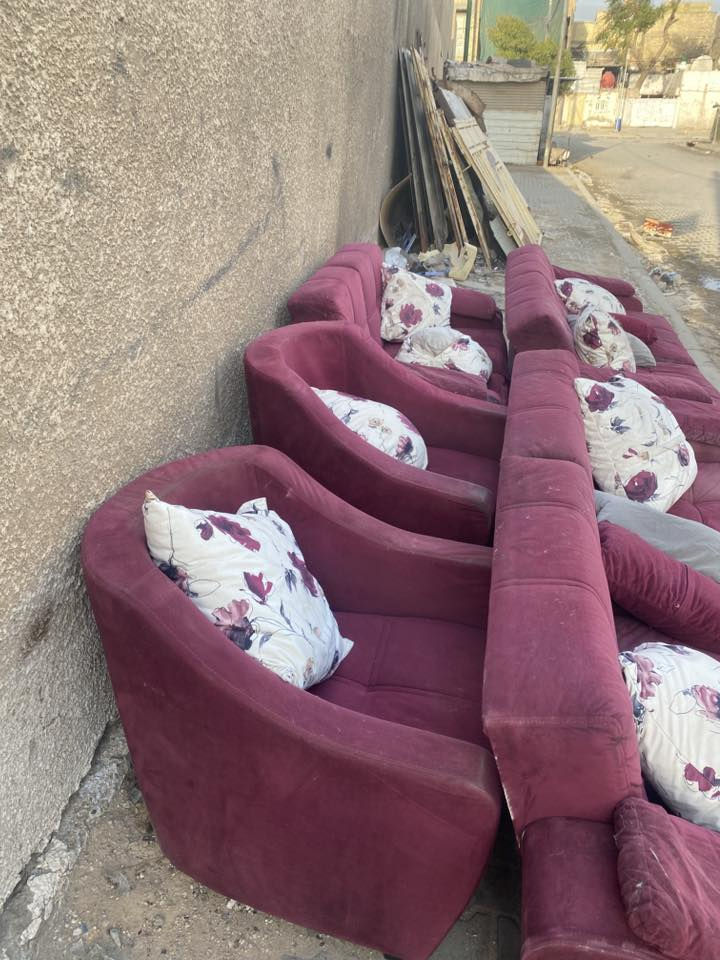 تخم تركي يصير سرير 10 مقاعد جدا نظيف لا كسر ولاشك ابد بس يرادله غسله يطلع جديد بغداد مدينة الصدر سعره 100 الف *********** مستعجل كلش ع البيعه ما عندي مكان مخلي بره
