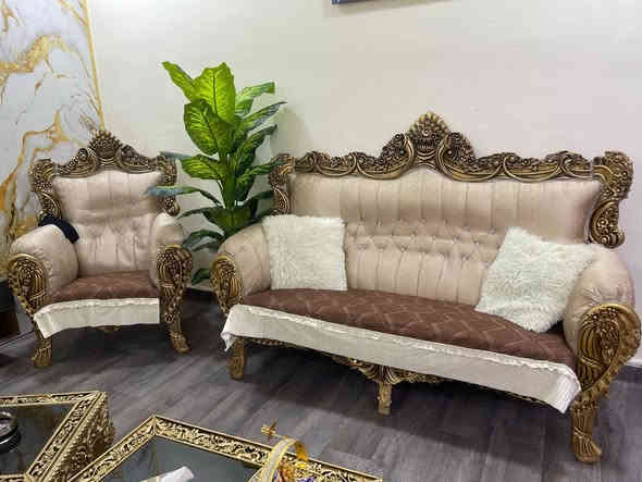 تخم عشر مقاعد ايراني ومعاسيه الطاولات نظافه 100% العنوان بغداد شارع فلسطين رقم الهاتف***********.           السعر 450
