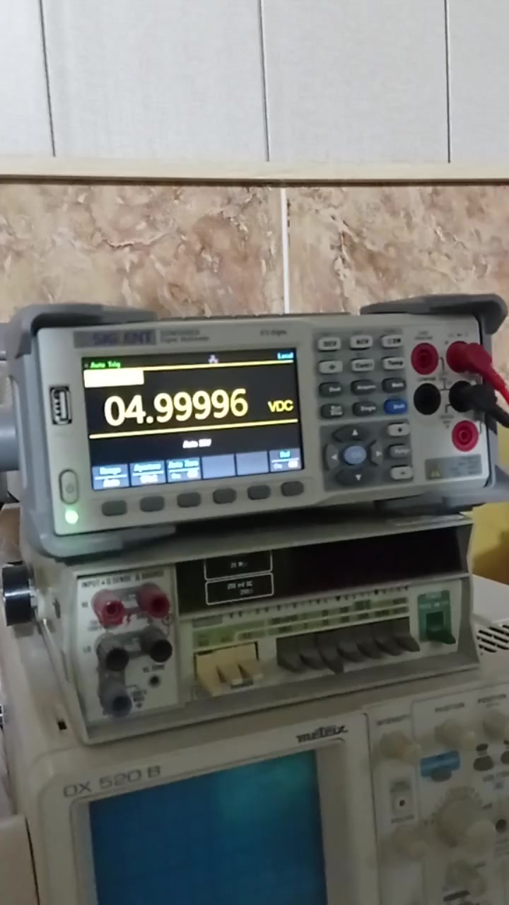 ملتيميتر منضدي جرافيكي مختبرى ملون متقدم غنى عن التعريف ماركة SIGLENT  مع الكرتون والملحقات open box جهاز دقیق جدا جدا بخصائص وخیارات ماموجوة بالاجهزات الاخرى يمكن استخدامه لمعايرة الاجهزات الاخرى مثل فلوك واجزات اخرى للسعر والاستفسار خاص .


**إذا كنت صاحب هذا الإعلان وتريد حذفه لأي سبب، رجاءا أرسل رسالة إلى الدعم الفني**