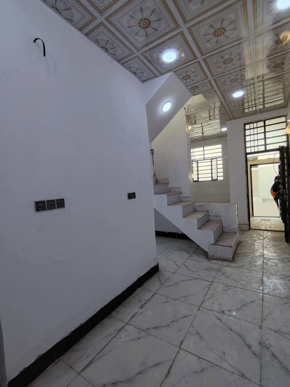 دار للبيع  50 م 🏡
✅ مشمول بقرار التطويب 
طابو زراعي سند 25

بسعر /19/ مليون مع المجال
موقع /نجف 🏡شارع الحولي مال المطار عمود/ 314 

البناء 🏡 
غرفه/صاله/مطبخ / صحيات خارجيه/مكشوفه
بناء مرتب/ اساس + سقف كونكريت + طابوك

ألخدمات 🏡 #بعد_عن_سوق_100م
ماء/كهرباء/مدارس/سوق/تبليط شارع 17 متر/مولد

***********.    يوجد وتساب
