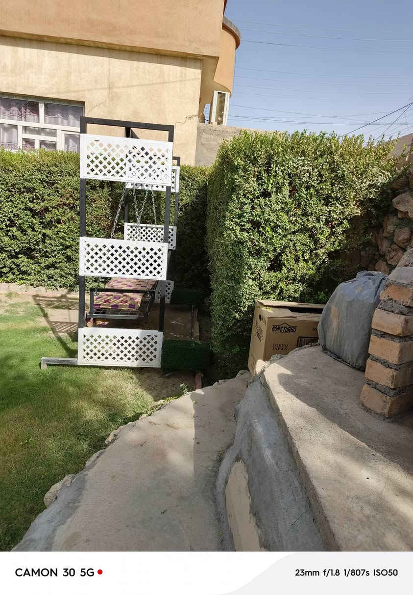 السلام عليكم اشتقل جميع الحدائق والبساتين  وتنظيف الحدائق من الدغل وتقليم الأشجار وزرع الشتل وقص الحدائق بل مكينه عل نمره وحدة وقص الأشجار الكبار  كادر متميز وسريع إتصل رقم الهاتف***********
