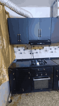 كاونتر تفصال درجه اولى يحتوي على طباخ وساحبه اوفن كهربائي اناره
بغداد الجديدة ***********
