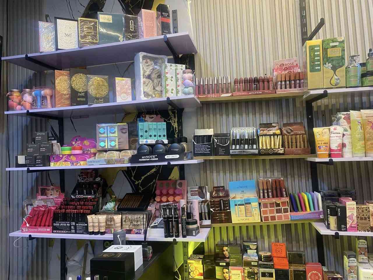 كوزمتك للبيع حي العامل سوق الشعبيه كوزمتك مجهز من ارقى الماركات دابيع بسبب عدم التفرغ للاتصال ***********
