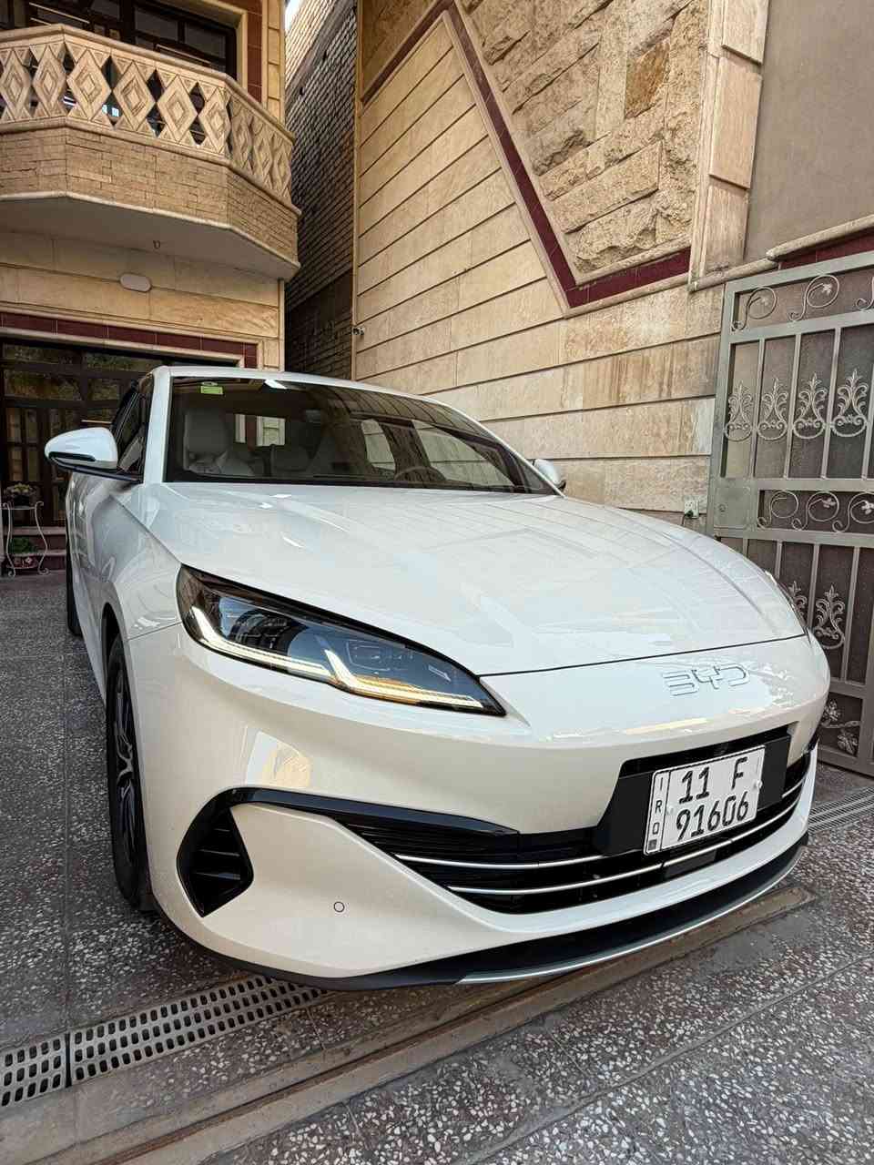 السلام عليكم بي واي دي سيل 6 لون حليبي موديل 2025 ماشية 9 فقط الكلي مواصفات 5 كامرات كرسي كهرباء شاشة قلابة داخل ابيض السيارة مكفولة كفالة عامة بيهة رصعة فقط بااجاملغ الامامي مسحوبة bdr فقط السيارة باسمي مكانهة بغداد حي الاعلام السعر  24 وربع وبيهة مجال بسيط 
***********
