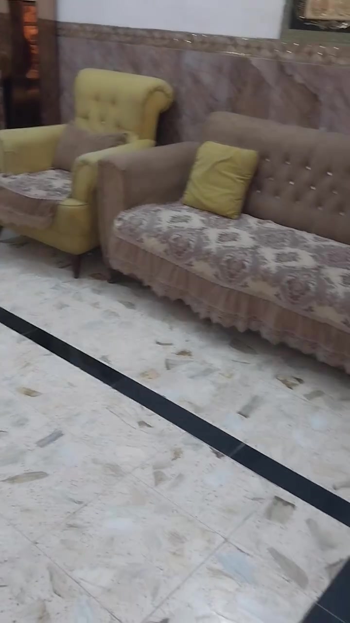 سلام عليكم تخم مستعمل نضيف وساعة شغالة تخم ١٠ مقاعد سعر ٣٠٠ بيهن مجال رقم *********** عنوان بغداد البلديات
