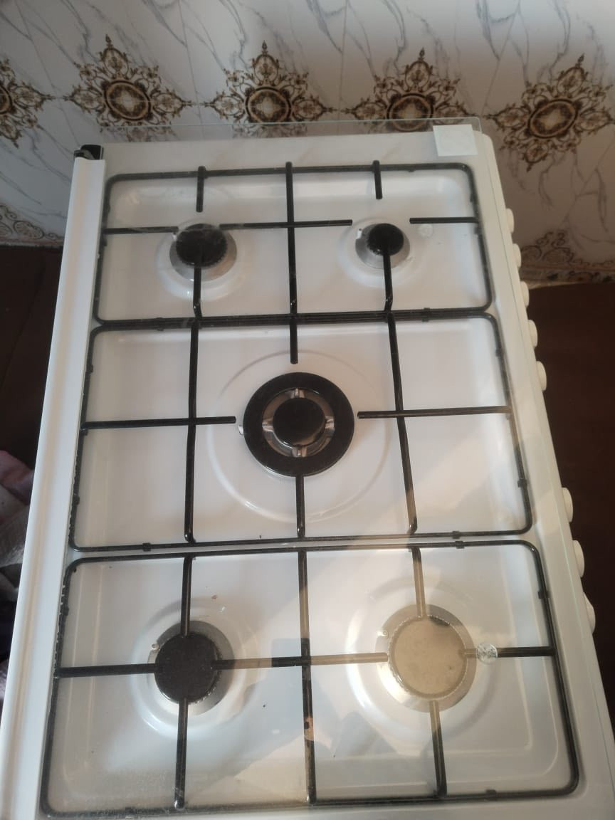 غراض غير مستخدمه نهائيا
ثلاجة 300 الف
طباخ 300 الف
عنوان مجاور جامع الامين 
للاستفسار ***********
