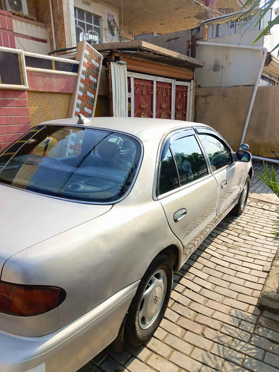 السلام عليكم للبيع سوناتة 2 مديل 95 كير عادي سيارة بدون صبغ بيهة شوية جراد صبغ دعاميات و خشم الجاملغ اليمنة سيارة خير من الله صدرها ناعم  السعر 53 مكان السيارة بغداد الحسينية ***********
