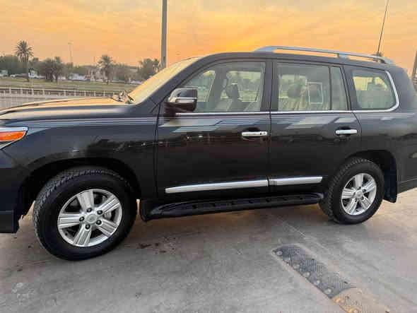 لاندكروز موديل 2015
محرك 4600  حلوة  
ماشيه 162 الف
نظيفه السيارة
كير ومحرك مكفولات
بيهه صبغ دعامية البلاستك
ومكانين تكحيل 
وجراد شويه بالقمارة
بدون حادث وغرفتهه نظيفه
 وسونر موجود
وعليهه ادامة كامله نوزلات بلكات مجاول فيتبم كل جديد
سعر 39 الف $
*********** بغداد
