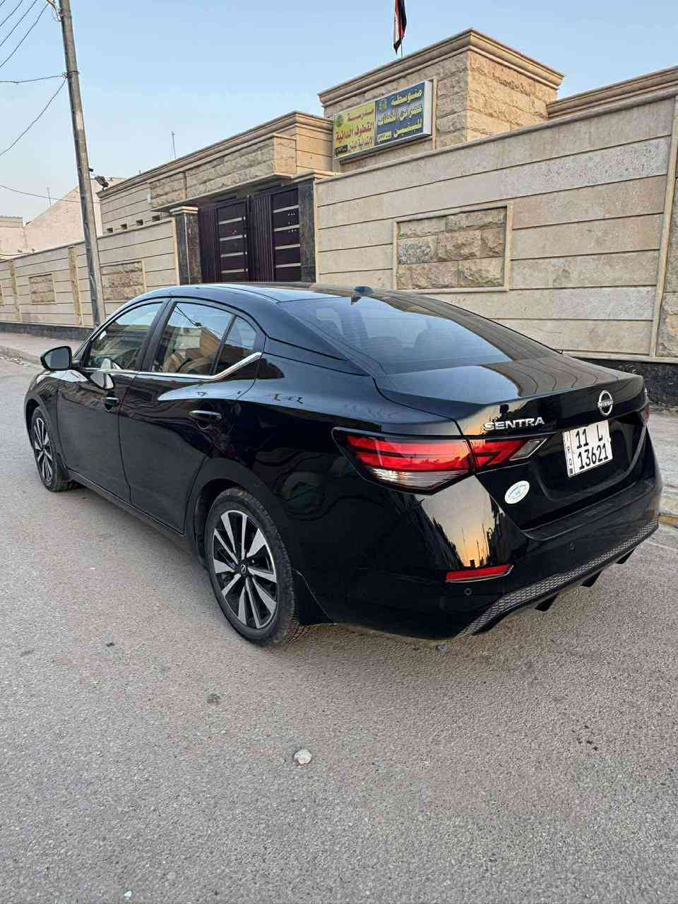 نيسان سنترا للبيع
موديل ٢٠٢٤ 
ماشيه 14 الف 
فتحة سقف 
كشنات جلد لون عسلي 
كشن كهرباء 
تدفئة كشنات + ستيرن 
رادار امامي وخلفي + حساسات 
كامرة ٣٦٠ من كل الجوانب 
رقم بغداد بأسمي 
ضرر السيارة تقرير بدون اي مسج تحذير 
شغالة وتمشي من امريكا 
السيارة جديده جدآ بدون اي مصروف 
للاستفسار *********** 
مكان السيارة ديالى / بعقوبه مكلف
