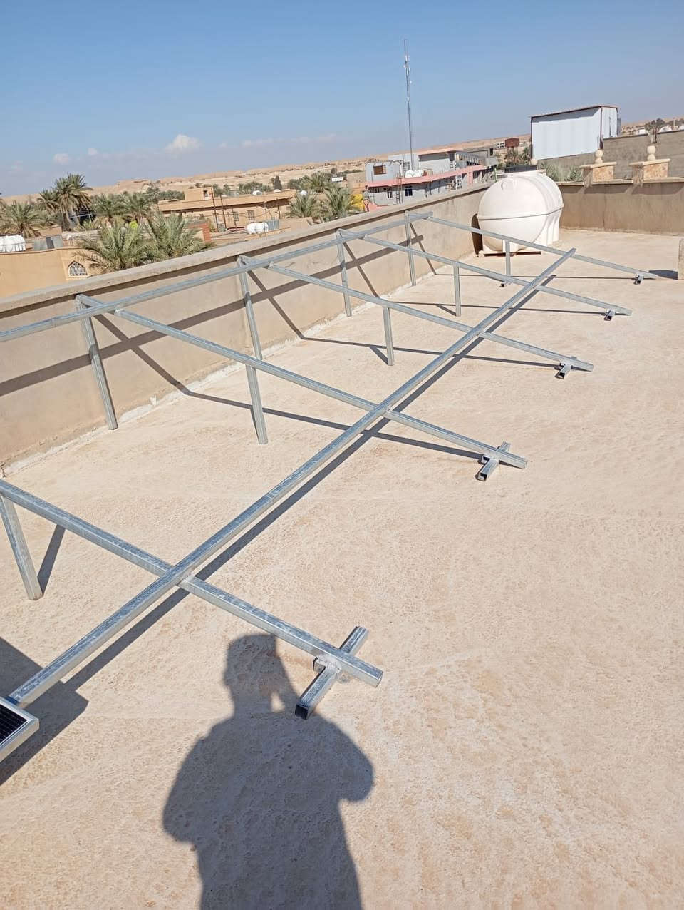 تم بحمد الله إنجاز مشروع جديد لنصب منظومة طاقة شمسية بمواصفات عاليه بضمان ٥ سنوات لبيت الحاج حميد المعاضيدي في حديثه 
١٥ امبير نهاري و١٥ امبير ليلي 

مواصفات المنظومة:
  👈🏻 الواح عدد ٨ ضمان ١٥ سنة 

  👈🏻 بطارية سعة 16 كيلو واط  ضمان ٥ سنوات 

  👈🏻  انفيرتر  هايبرد قدرة ٦ كيلو واط من شركة ديا العالميه Deye ضمان ٥ سنوات 

  👈🏻 ا– جودة عالية وحماية كاملة للمنظومة 
  
✅ إنتاجية عالية
✅ تقليل كبير في فاتورة الكهرباء
✅ تشغيل مستمر أثناء الانقطاع
✅ مكونات أصلية مع ضمان

السعر الكلي مع التنصيب ٥٧٥٠ (٥ مليون و٧٥٠ الف ) 

الانبار /حديثة /مقابل حي صناعي حديثة
مستعدون للعمل في جميع المحافظات 

للتواصل :***********
