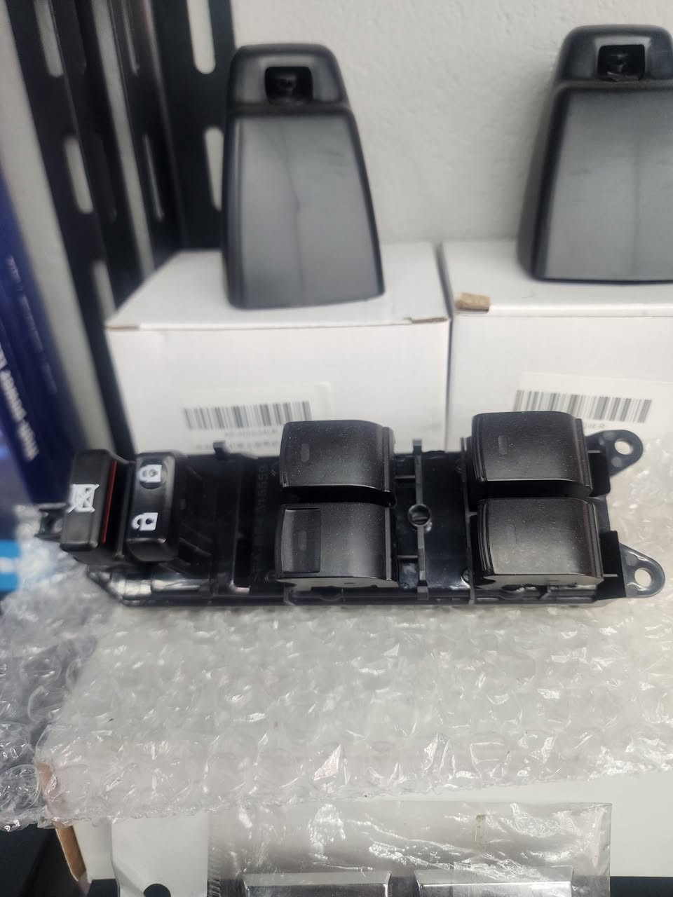 ادوات واكسسوارات لاندكروز متورفرة بكل الموديلات من ٢٠٠١ الى ٢٠٢٥ 
متوفر اصلي و تجاري كل الفئات 
تتوفر خدمة توصيل كل انحاء العراق ٥ الاف 
للطلب والاستفسار مراسلة الصفحة او الاتصال على الرقم *********** 
***********
