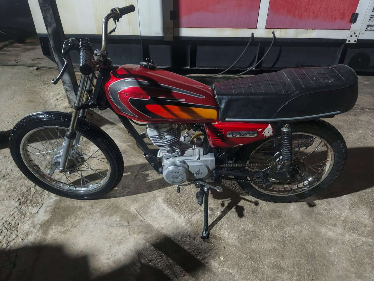دراجه اربعه كبر اصولي اصولي للبيع موديل 16ارشه بسعر 350وبيه مجال قليل مكاني نجف 
رقم ***********
