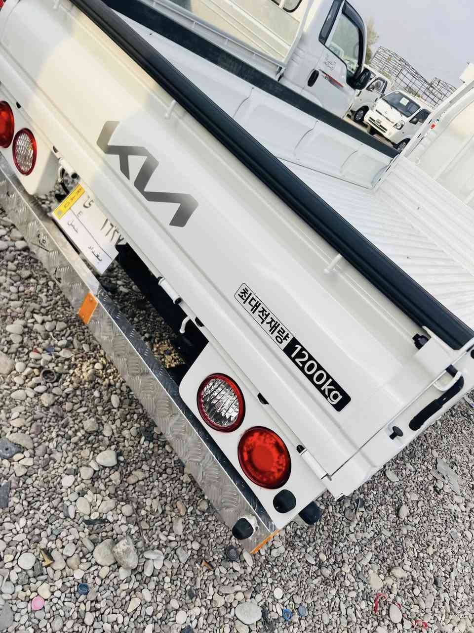 کیا 4000 مۆدیل٢٠١١سەیارەکە زۆر جوانە بەشەرتی گیرومەکینەو ئەکسل وتەبریت  تازە داخل بوە کامل کراوە بە٢٠٢٣سەیارەکە زۆر تازەیە هەموو گیانی بەشەرت خایسو دەععمو لی دراوی نیە سەیارەکە لەرەسمەکان جوانتر نەبو نەتەوی زۆر زۆر پاکو توندوتۆلە بیمەسرف بۆسعر پەیوەندی بکە***********
