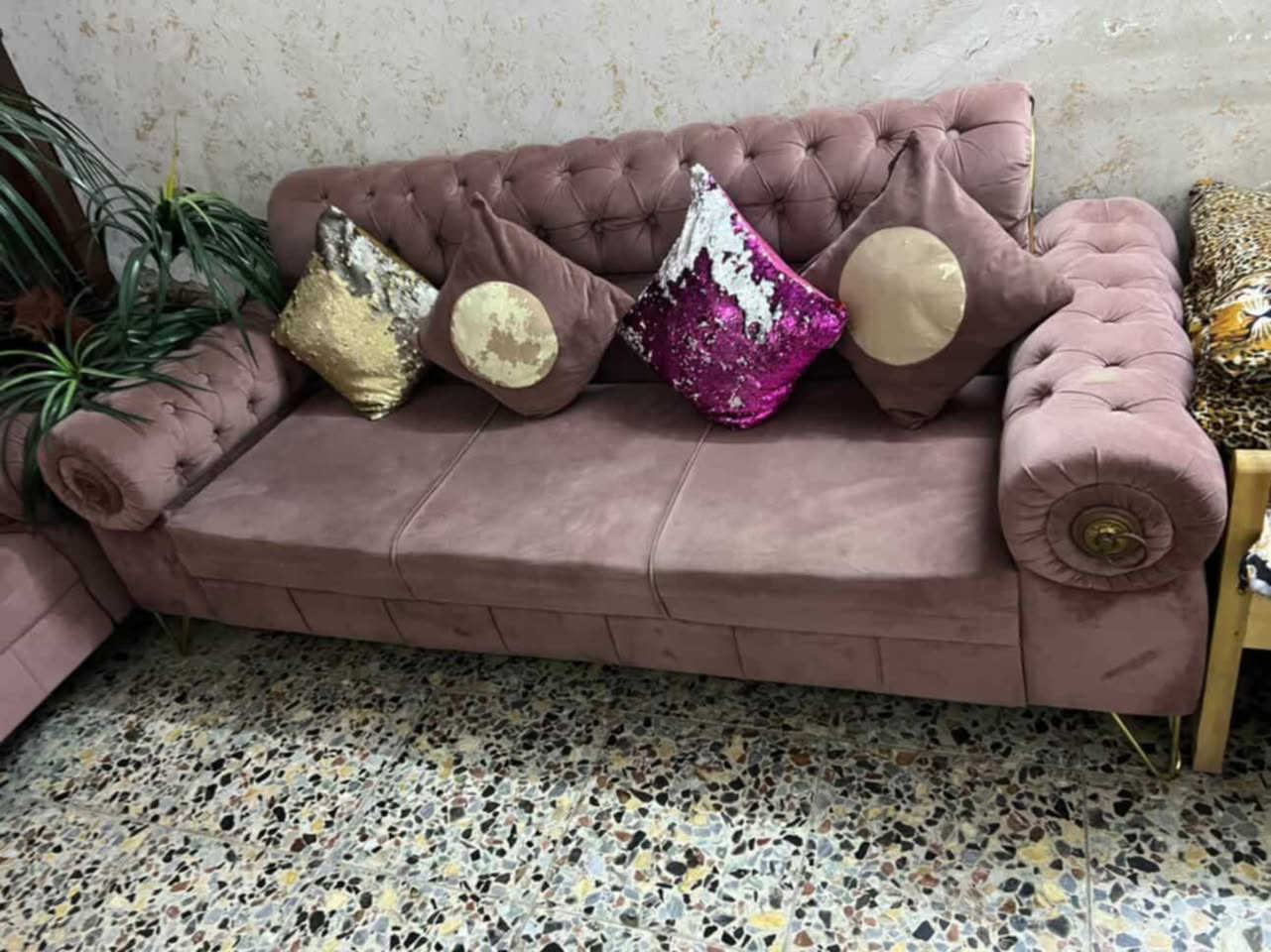 ***********
شراي يراسلني واتساب 
تخم تركي ١٠ مقاعد 
السعر ١٧٥ بدون ضرر 
عنوان بغداد الدورة ابو دشير
