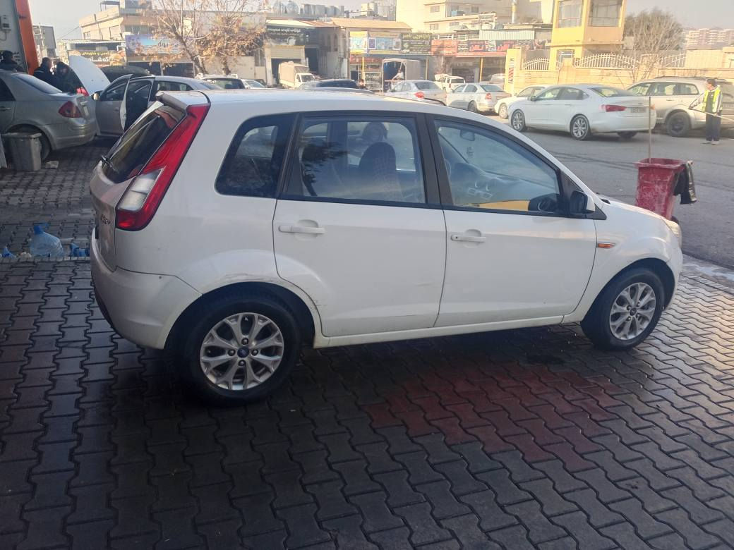 فۆڕد فیگۆ 2014 چوار پارچەی بۆیاخە بێ ناو گرتن کامل سێرفز کراوە بێتەقەو ڕەقەیە مەکینەو گێڕ بەشەرت تەبرید سارد و گەرم ئیش ئەکات ***********
*********** السليمانية, العراق
