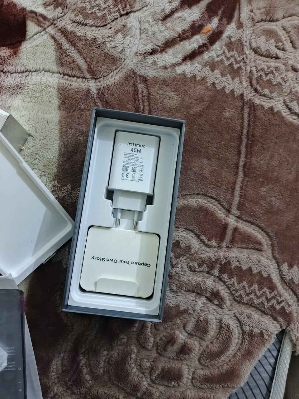 السلام عليكم للبيع ذاكره 256 وهذا رقمي ***********
