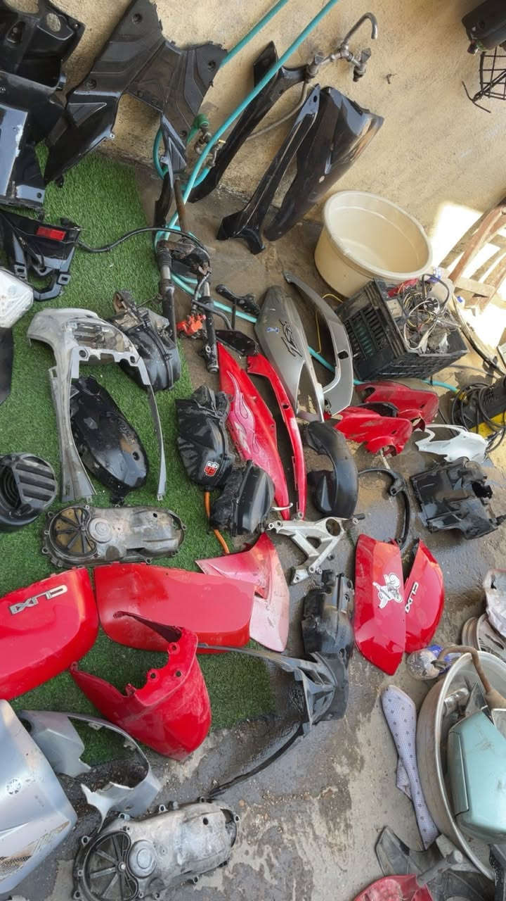 سلام عليكم غراض تفصيخ للبيع سكنس شواصي ثعلب  غراض ماكس هل موجود بلصور مكاني جامع براثا شارع حيفا بيكم خير وتدللون ***********
