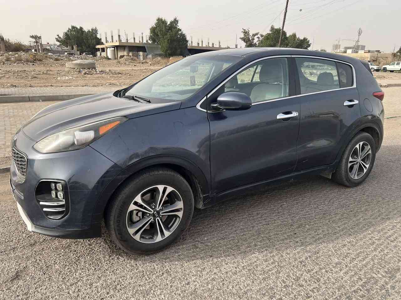 السلام عليكم
كيا سبورتج للبيع موديل 2018
 بيه 3 قطع وحده صبغ 2 كلير بدون حادث 
 كما موضح بالسونار بالمنشور 
سياره ماشيه 109 الف ميل 
محرك 2400 
محركه مفتوح و مجفت 
مواصفاته كامره خلفيه 
قطعتين تبريد داخل رصاصي 
السعر 140 ورقه وبيه مجال 
مكان سياره بغداد البياع 
تقاطع درويش حي المعالف 
الاستفسار اكثر على الرقم 
***********
