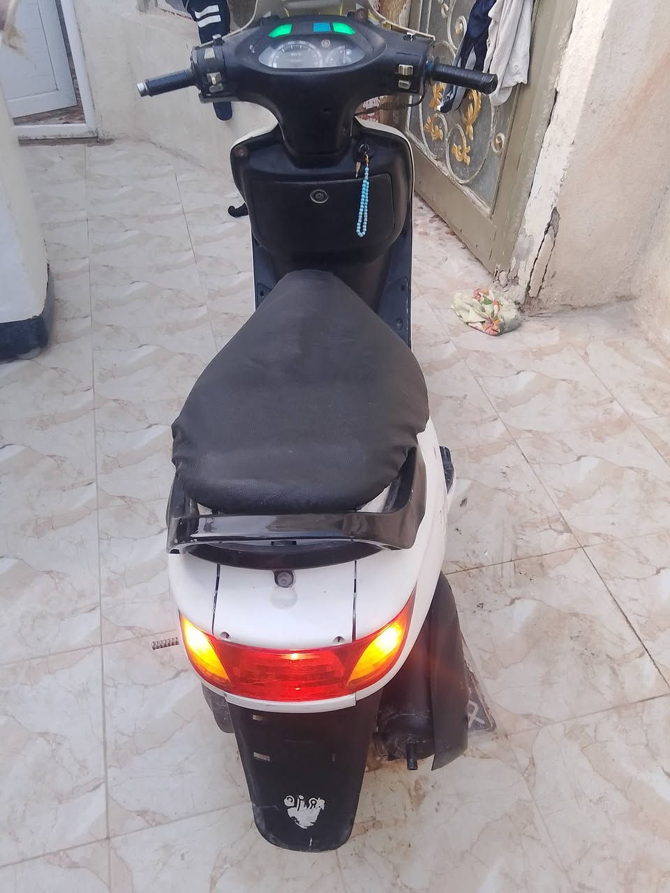 السلام عليكم درجه فراشه للبيع فقط 
مكينه اتخبل ناعمه كلش مفتوحه 
شلع معدل فول درجه شغال سلف بس عوزه باتري لان تعبان شويه هوه شغل بس سلف بل كوه يلا تشغل 
دبل اشاره 
هورن سيدان
بك لايت شغل 
لايت شرط زنون فول 
هندر شغال 
كابريتر مل حاويه 
سعرها 300 
مكاني نجف كوفه شارع المعمل قرب شارع المطار الجديد 
الشراي يتصل او واتساب 
***********
