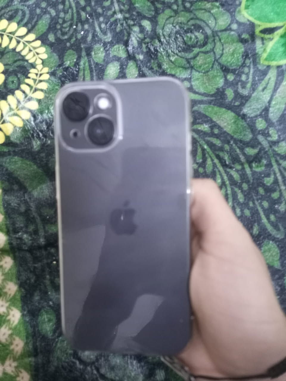 السلام عليكم ايفون 15 عادي ذاكره 128 الجهاز نضيف جداً وتر بروف بطارية 89‎%‎ عدد الدورات 498 الجهاز كامل هوه وملحقاته وكارتونته ويا سيمكرت واحد السعر 750 وبي مجال ***********
