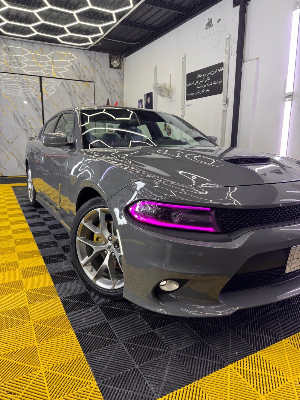 رمضان كريم
چارجر خليجي ٢٠١٨ 
گير ثمن نمر ومكينة ستة سلندر بالچيس على شرط الأدامة وتبديل الزيوت أول بأول 
حدادية نفض كامل بالكارتون البارحة شديتهة يعني اذا سمعت صوت طگة وحدة السيارة الك ببلاش 
السيارة كلهة كفالة عامة من الضربة والصبغ واللغود والشواصي والأيرباك عدة مكانات بسيطة بارد وأصل السيارة sxt محدثة gt بأحتراف وبالكامل يم مركز tnt الي بزيونة وعندي صورهة قبل التحديث 
السيارة ماشية 85 الف ميل على أيدينا كلهن على شرط ماشامة ريحة الخط 
تخم تاير تايلندي مو صيني هم مصارلة شهر من شديتة 
بوليش وحمام ونانو سيراميك يم مركز الخليج قبل ساعة من كتابة المنشور يعني هاي الصور هسة ماخذهن والشغل شوفة عينك 
الأضافات الي عليهة كالآتي استاذي:-
ليد متغير ٦٤ لون وبي تقريباً ١٢٠٠ حركة بين الرماش والمتغيرات 
شفقة ودفيوزر وملاعيب من شنايزر 
صالنصة رياضية تفتح وتسد شوكت ميعجبك عالريمونت وسطية يعني لا تجيم ولا تنسد والصوت ما شاء الله 
منضومة زينون بالكامل بين البلوجكتر والعدسة 
مواصفات الخليجي معروفة بس للميعرف :-
برمجة مراوح وراديتر بلادي ومناسبة لجو العراق 
فچوچ ودسكات الأمامية مال ثمانية سلندر 
شاشة وشاشة دشبول ومساعد صوتي كلهن عربي بالكامل 
السعر 218 وبيها مجال 
مكان السيارة ديوانية 
***********