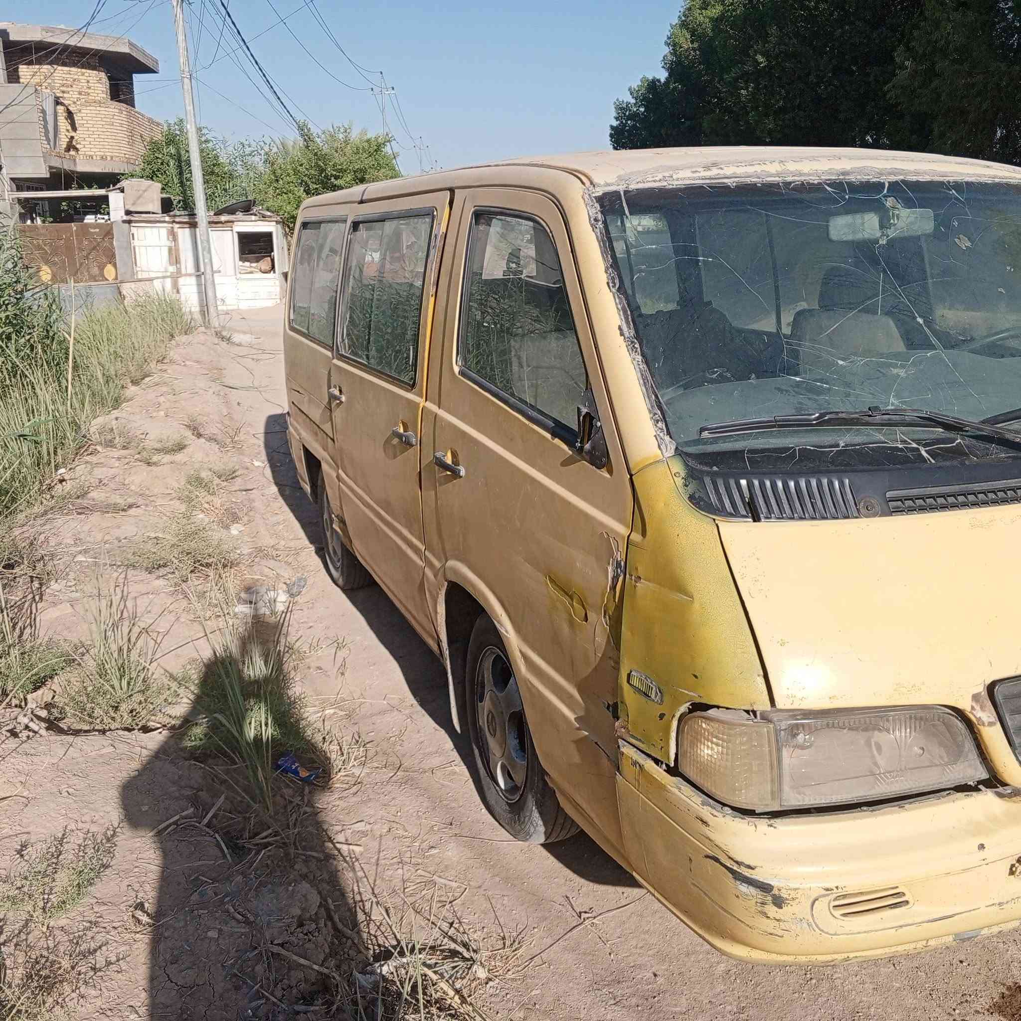 سياره للبيع موديل 96
عليها غرامات مليون 
سعرها  18ورقه 
***********
