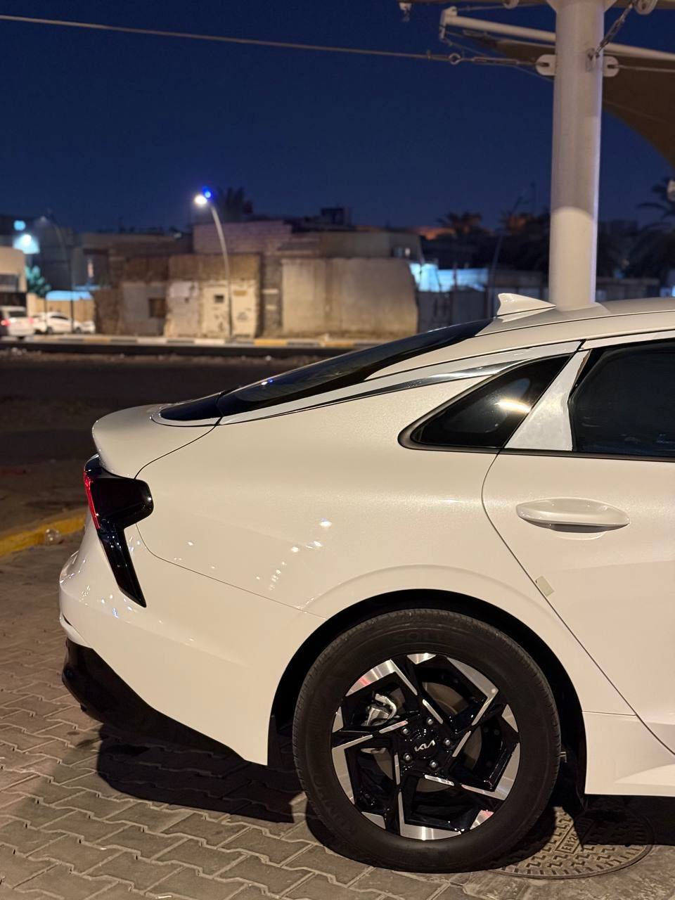 المفقود من السوك 2025
سلام عليكم K5 لبيع
موديل 2025
خليجي وكاله nim
ماشيه 26 الف
مواصفات السياره فول عده الفتحة
جلد
حساسات امام خلفي
شاشه تبريد
كرسي كهرباء
تشغيل عن بعد
شاشه متصل

السياره مكفوله كفاله عام عده بارد شبر جاملغ عكس السايق
السعر 227 وبيا مجال لشراي يجي ويشلع عيوني
***********
( اتصال فقط موجود رجااااااااااءء)
