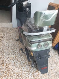 دراجة شحن ٣١٨ للبيع نظافه جيد جدا كل شي شغال بي السعر ٥٥٠ الف وبي مجال...