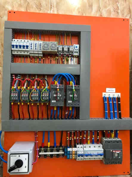 السلام عليكم 
عمل وصيانة بوردات كهربائية لجميع الدور والمباي والماكنات
احمد الدوش الكهربائي
*********** متواجد وتساب
