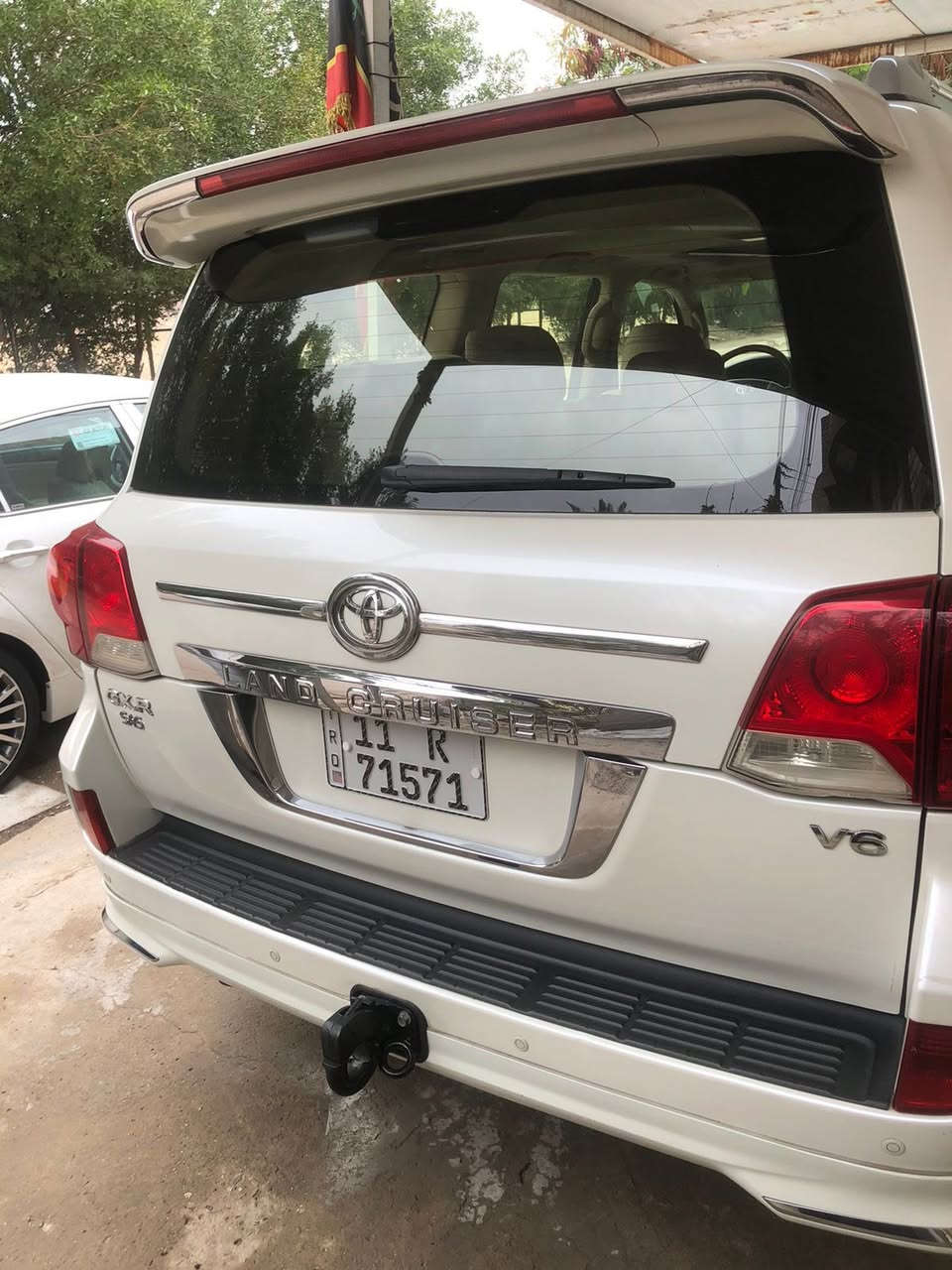 السلام عليكم لاندكروز 2013 فطيم اصل
سياره سنويه وهزه ورقام جديد وبسمي تحويل ثاني يوم 
فول موصفات 
بصمه 
فتحه 
كشنات جلد 
كأمره  امامي بلادي 
مري قلاب عل بك 
مري شفط
لايت زنون 
حساس خلفي كأمره خلفيه وشاشه 
زراك لايت 
كشن كهرباء بلادي 
سياره كلش حلوه ونضيفه 
بيه تخم وياله 2018 لوك جديدات 
سياره كامله مابيه نقص مكينه وكير وشاصي وتبديل وفتح كله كفاله بشرط فحص  فقط مقدار شبر بداير رفيع مال جاملغ خلفي كلير ومكانين بارد مكان سياره بغداد الامين $360 بيه مجال بسيط /***********
