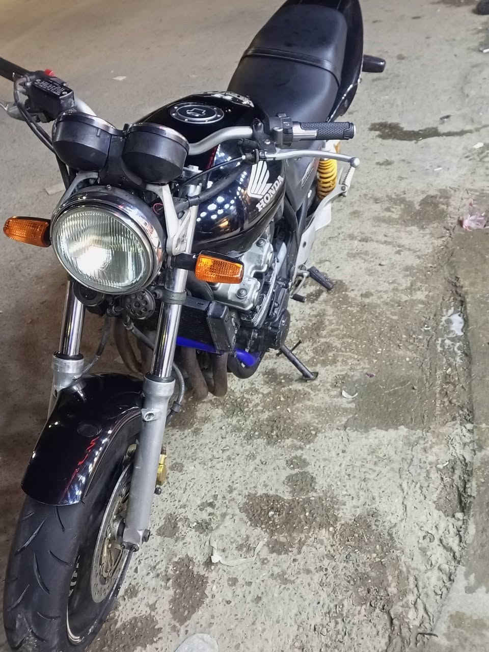 اسلام عليكم
دراجه سي بي فور 400 
موديل 2004

هايبرد 16ولف نظيفه كدام عينك 

كهربائيات شغاله صالنصة كاربون 

تايرات جدد كدامك

اوراق كامله  مكاني ديالى بعقوبة الجديده اي استفسار اتصل وتدلل ***********
