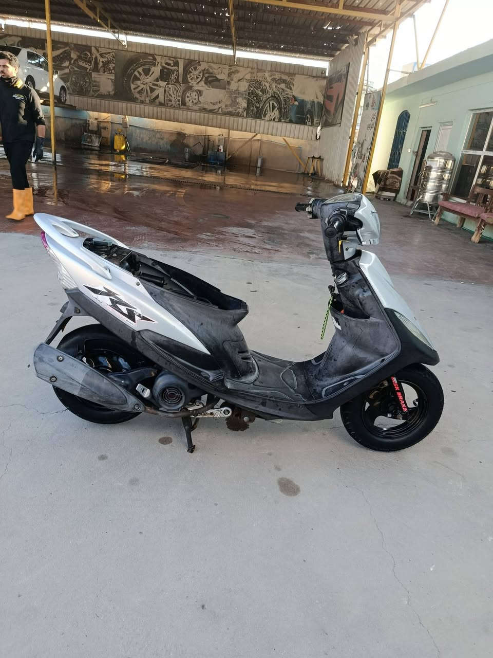 السلام عليكم
دراجة ماكس بلادي من البجم للبجم للبيع مصارلها هواي من نازله من الحاويه بيها منفيس كامل اي نقص مابيها شوفة عينكم والي يريد يفحص خلي يجيب ويا 5 فيتريه ويجي السعر 850 وبيها مجال بسيط الشراي يخابروني على الرقم ***********
