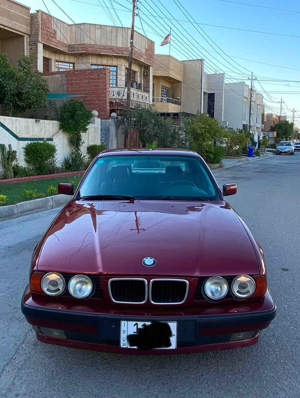 السلام عليكم للبيع 
525i 1992 وارد يابان اصل 
محرك 2500 مسكر عدل اصل كير اوتو 
رقم بغداد انكليزي جديد تحويل مباشر 
بدون حادث بدون خياس مكفولة 
تخم ويل خليه اصلي تايرات جدد 
صدر امامي خلفي جديد 
كير ومكينه مكفولات 
تبريد ثلج منظومه كلها جديدة 
جعمة كهرباء جام كهرباء بجم عريض 
 كشنات جلد كهرباء جدد غرفتها جديدة 
مصبوغه عام جماليه بدون حادث 
جاهزه مابيها نقص 
السعر 62 وبيها مجال بسيط 
العنوان / بغداد / حي الاعلام 
***********
