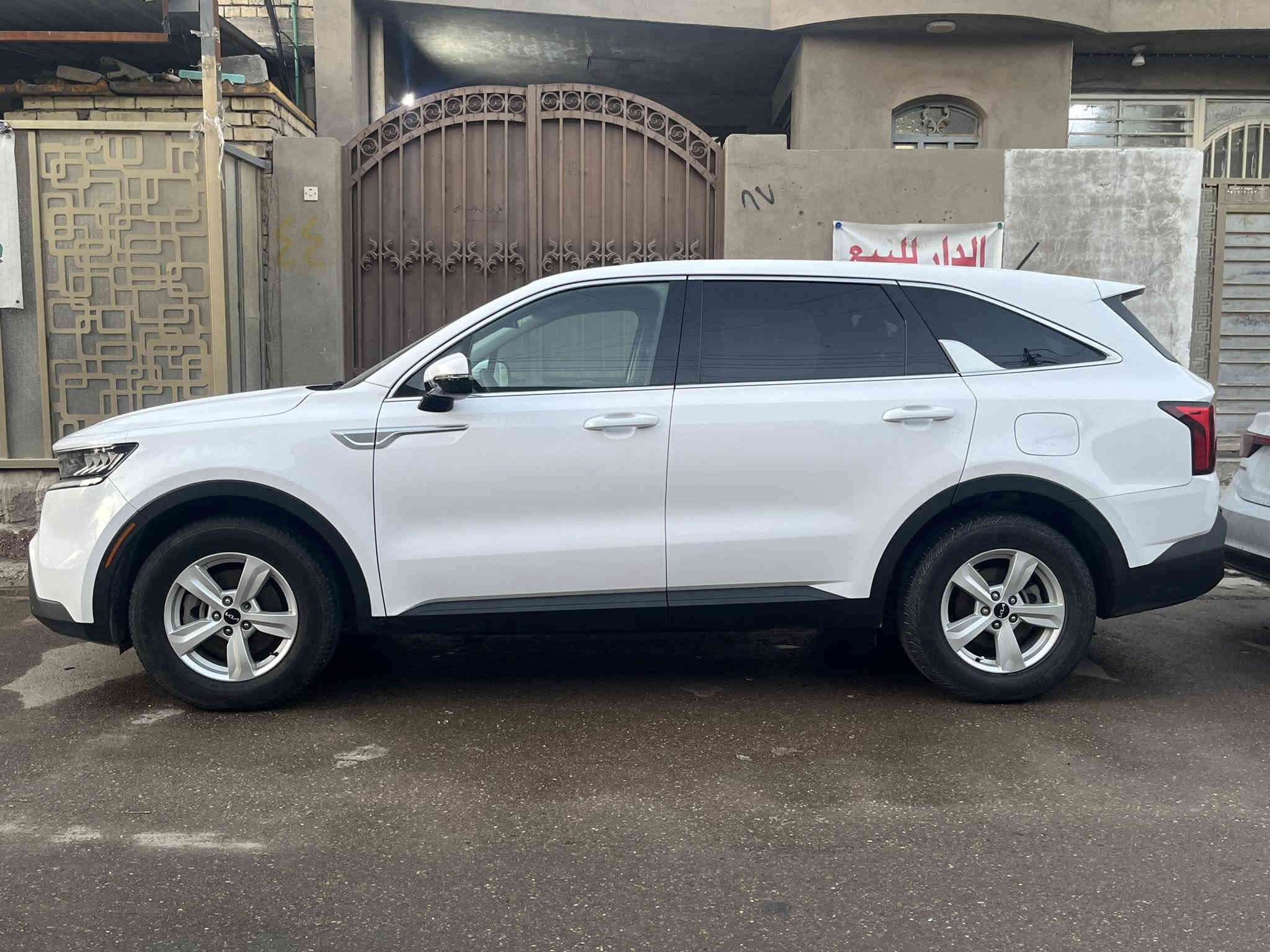 سورنتو2023 وارد امريكي مامرقم حادثها باب الصندوق على كد شبرين فقط ومبدل حجم المحرك 2500سياره ماشيه42الف سعر سياره235 مكاني بغداد الجديده شارع المسبح رقمي ***********
